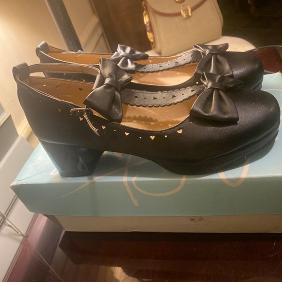 GETMOREBEAUTY BLACK HEELS - Picture 4 of 6